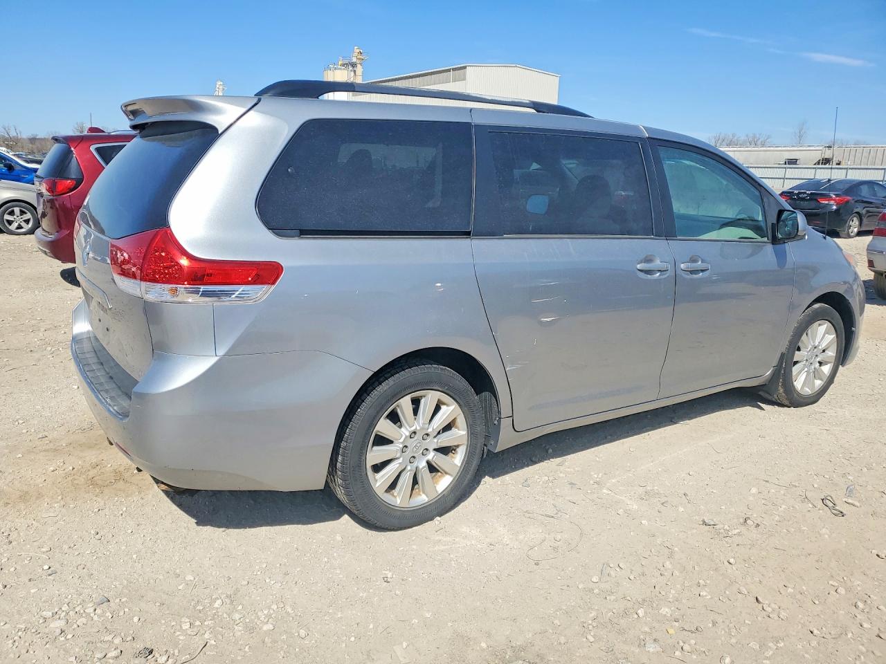 2013 TOYOTA SIENNA LE 7-PASSENGER photo 5