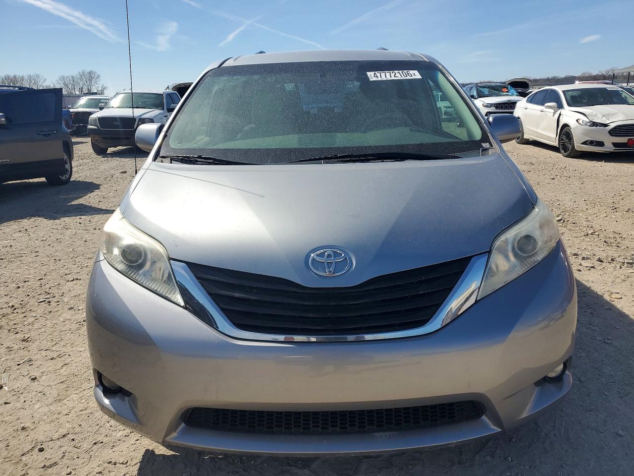 2013 TOYOTA SIENNA LE 7-PASSENGER photo 9