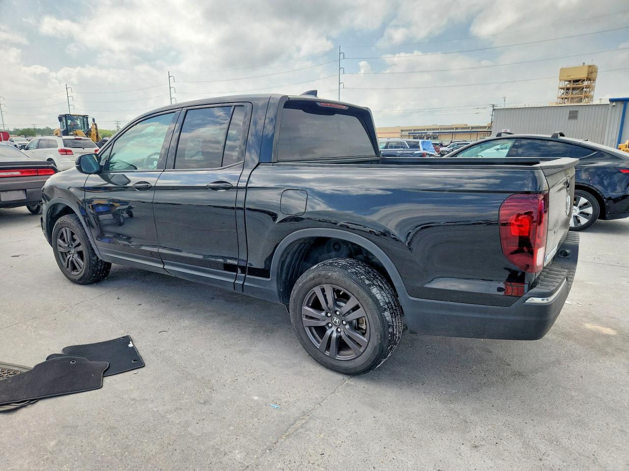 2020 HONDA RIDGELINE SPORT photo 2