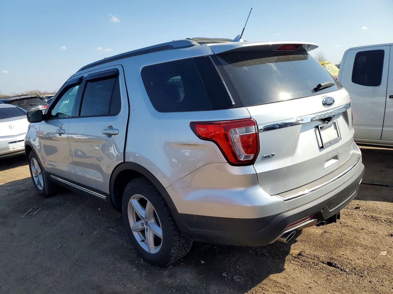 2018 FORD EXPLORER XLT photo 2