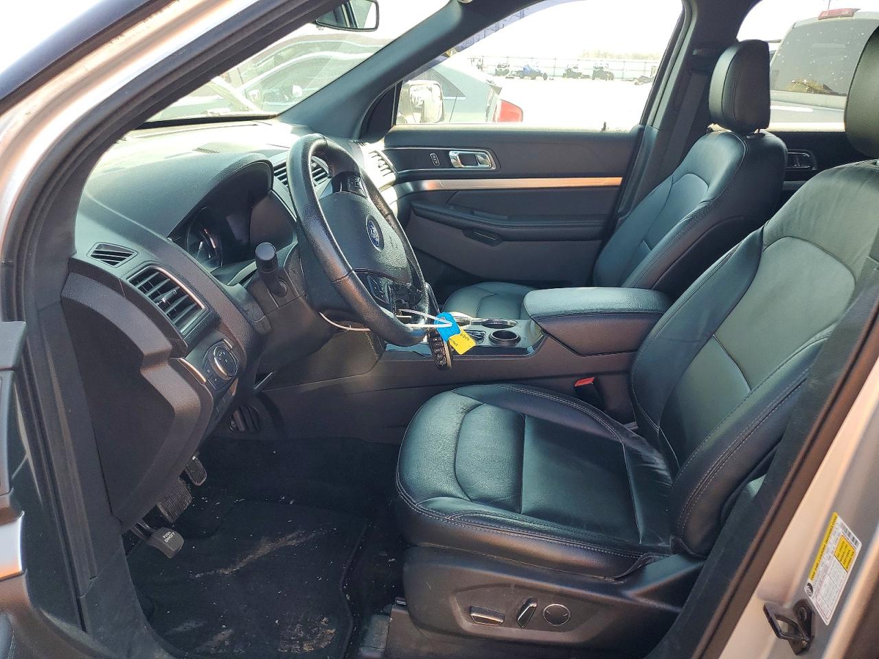 2018 FORD EXPLORER XLT photo 7