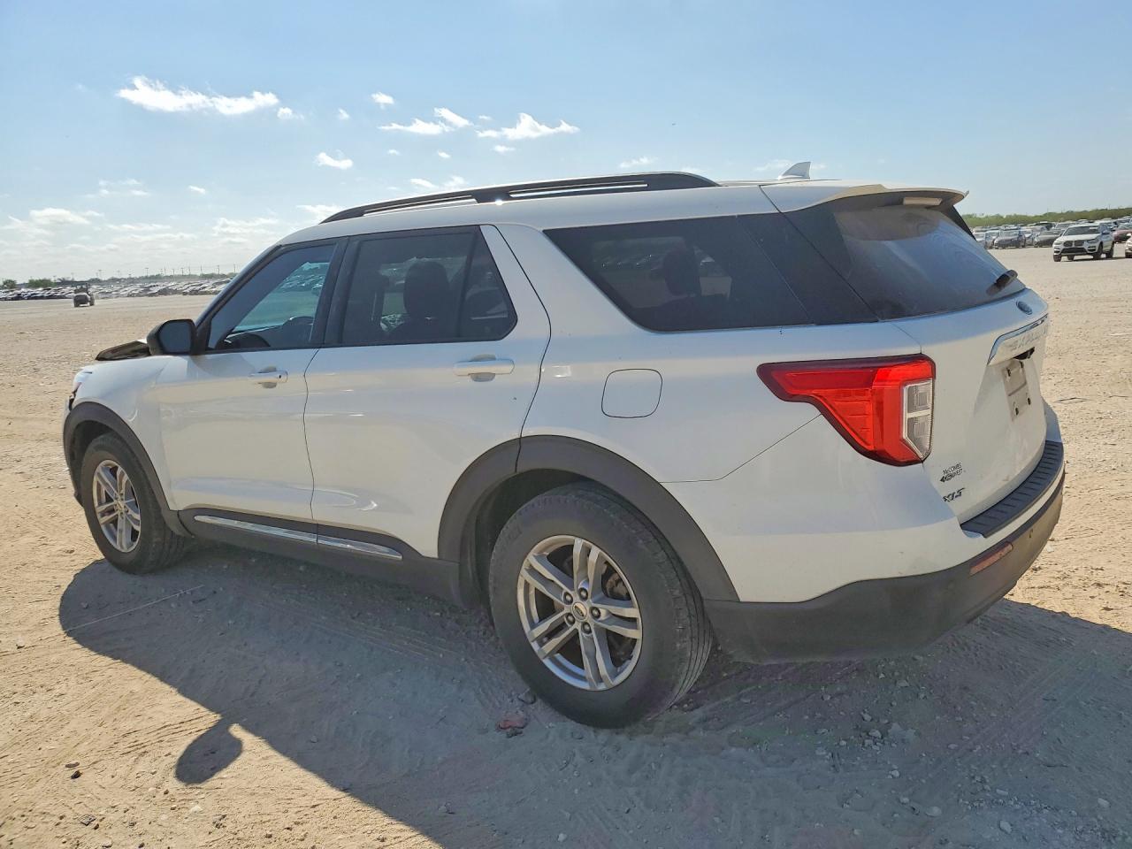 2020 FORD EXPLORER XLT photo 3