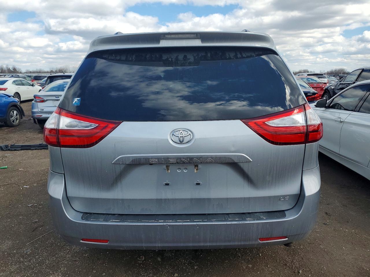 2017 TOYOTA SIENNA LE 8-PASSENGER photo 6