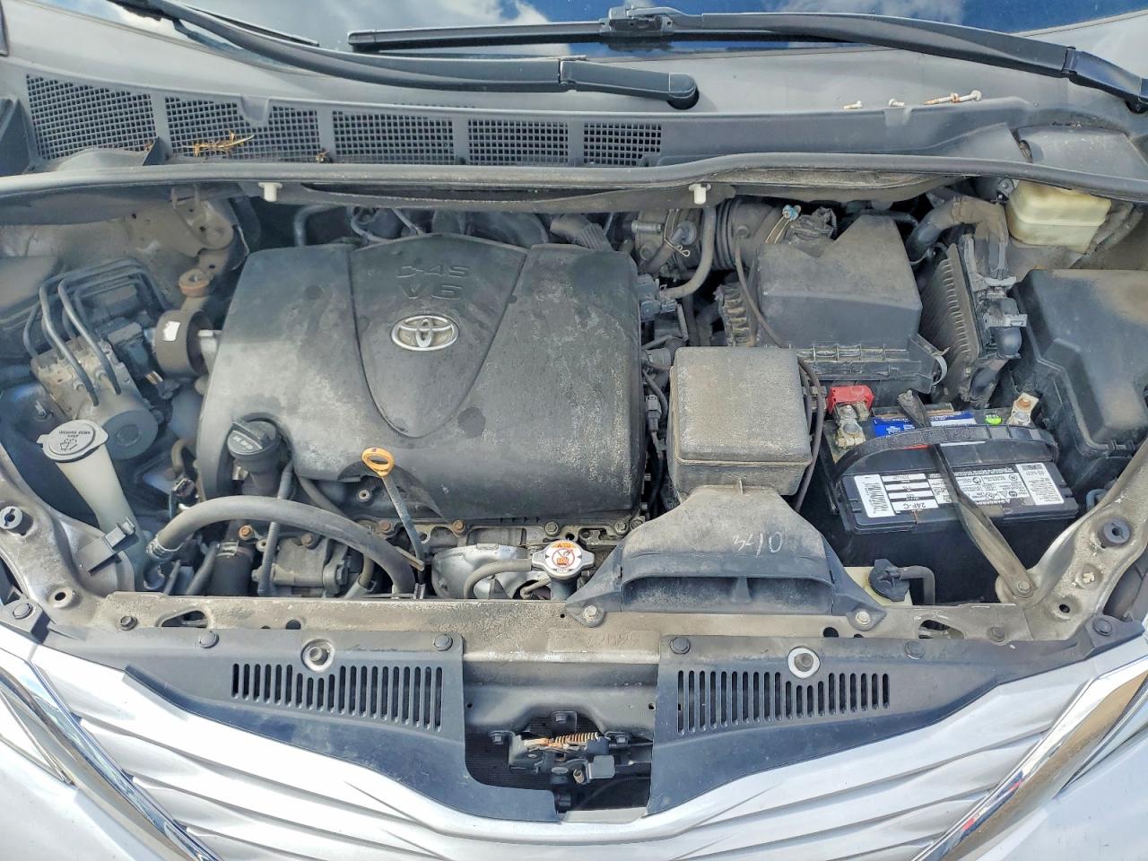 2017 TOYOTA SIENNA LE 8-PASSENGER photo 12