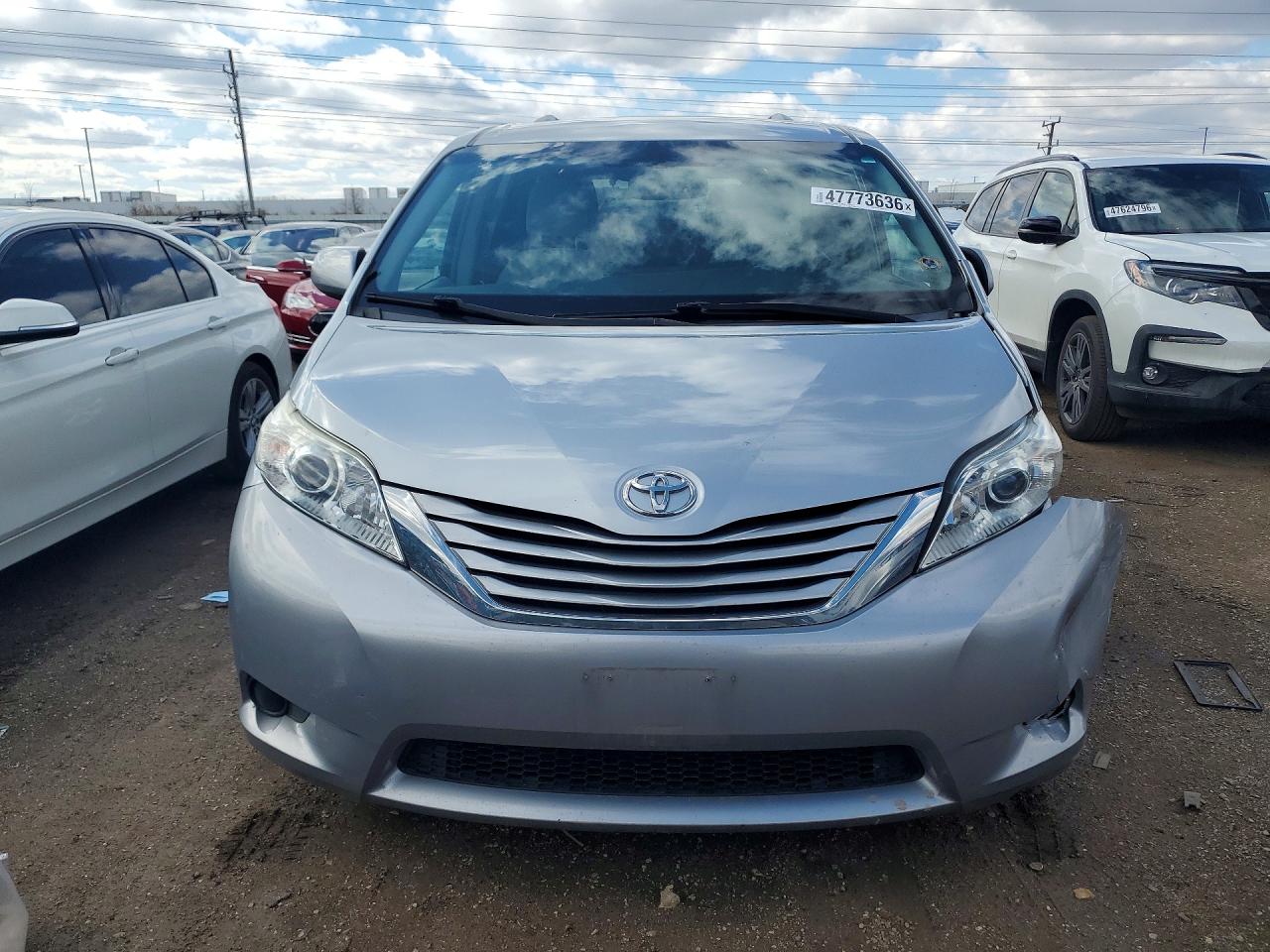 2017 TOYOTA SIENNA LE 8-PASSENGER photo 5
