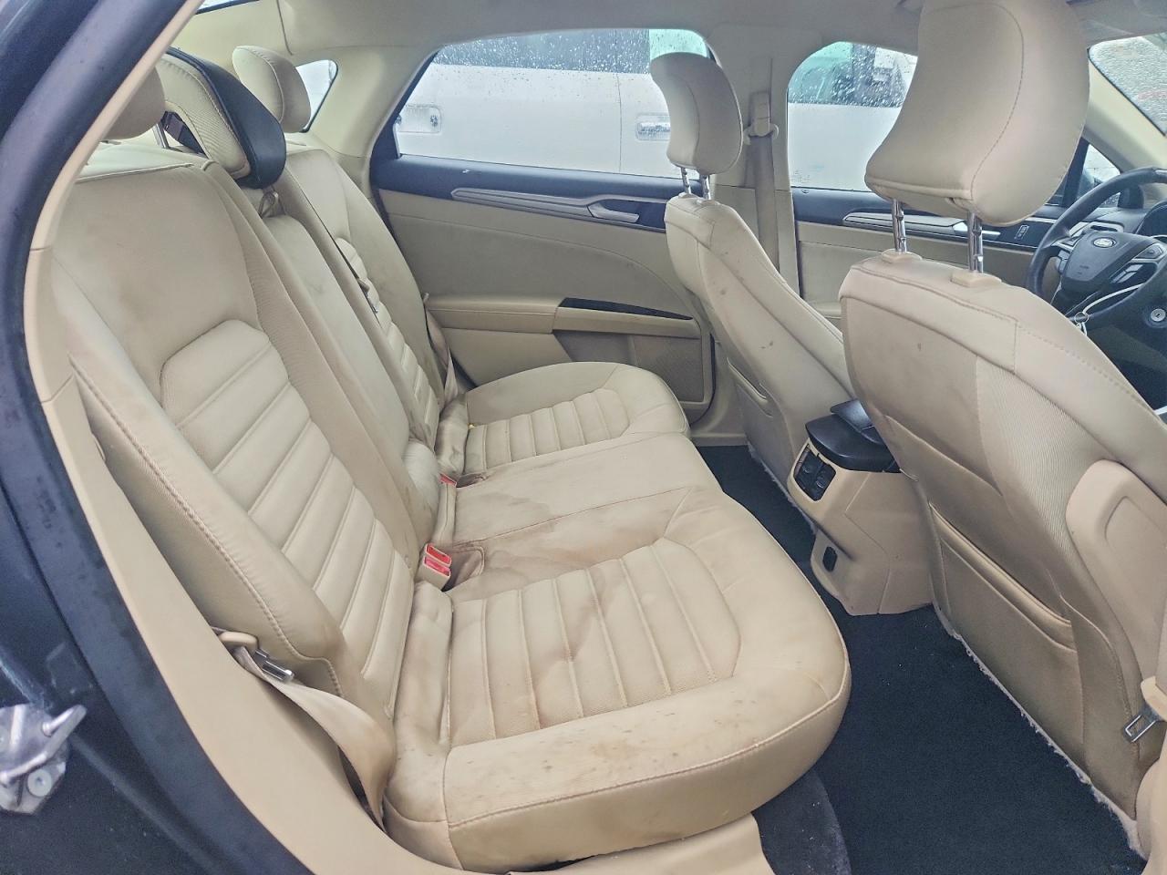 2015 FORD FUSION SE photo 19