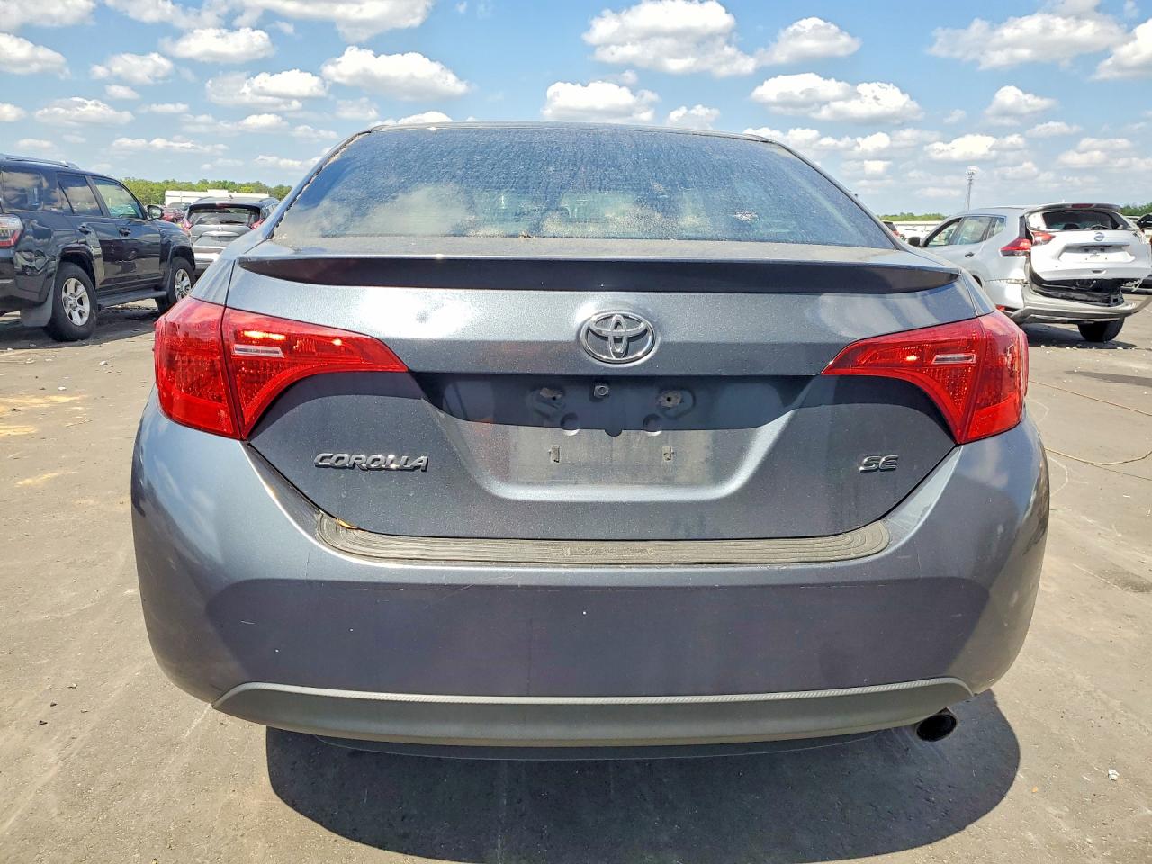 2018 TOYOTA COROLLA LE photo 11
