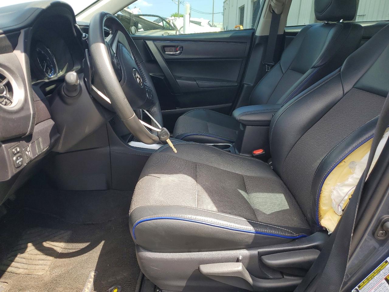 2018 TOYOTA COROLLA LE photo 13
