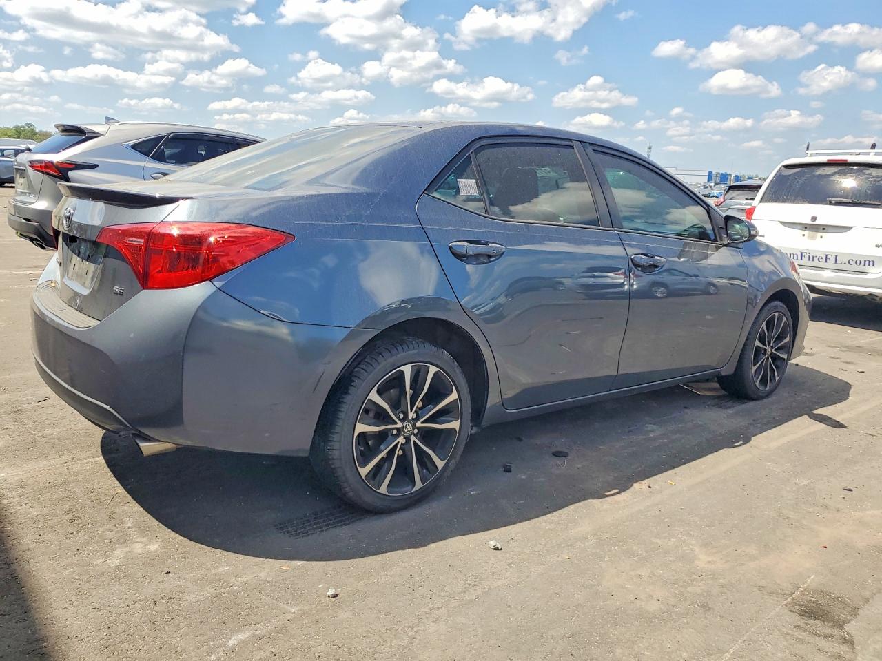 2018 TOYOTA COROLLA LE photo 5