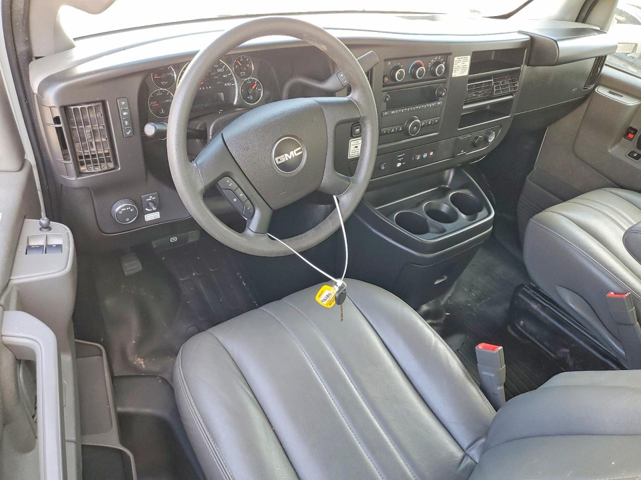 2022 GMC SAVANA BOX TRUCK photo 8