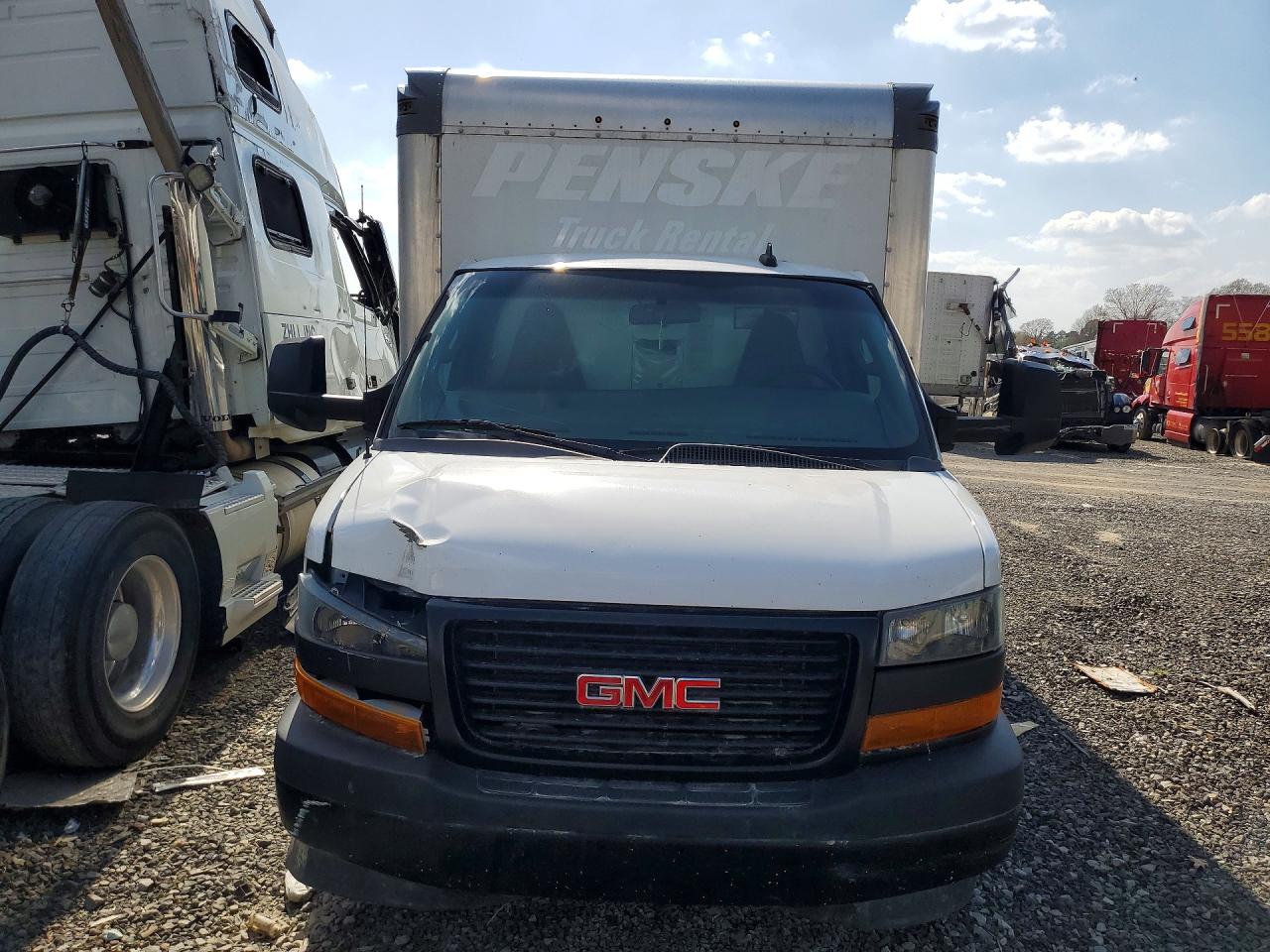 2022 GMC SAVANA BOX TRUCK photo 5