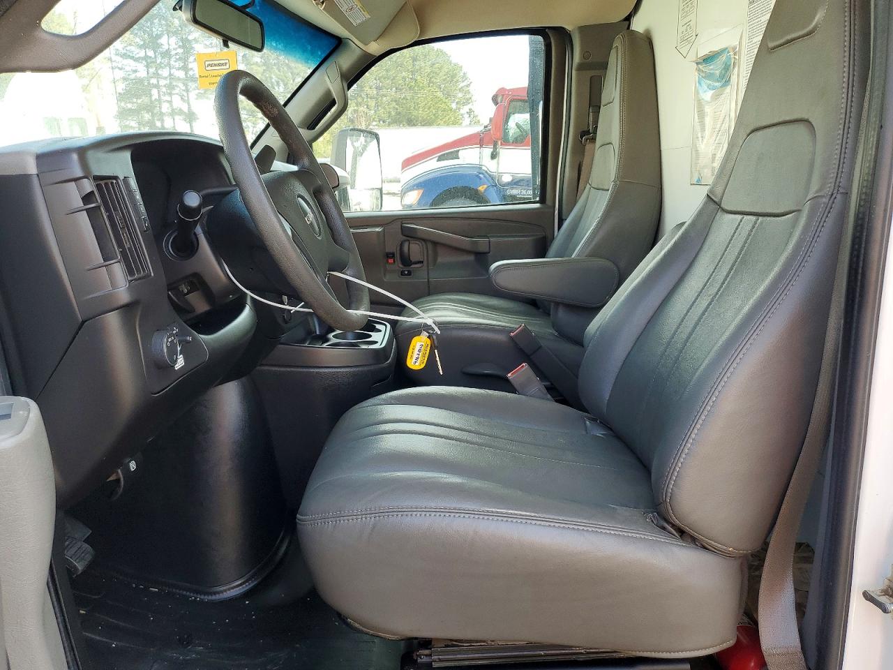 2022 GMC SAVANA BOX TRUCK photo 7