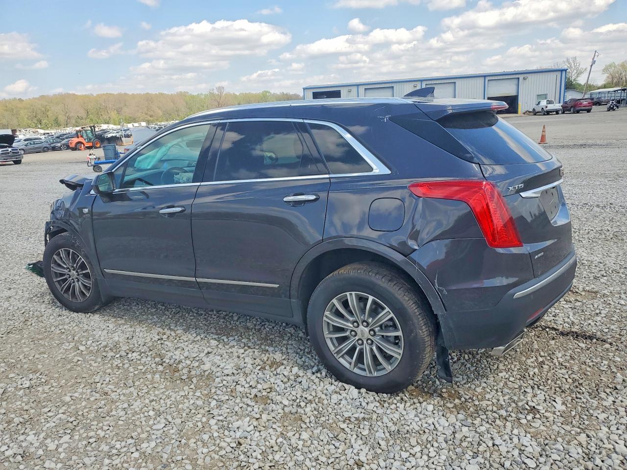 2017 CADILLAC XT5 LUXURY photo 3