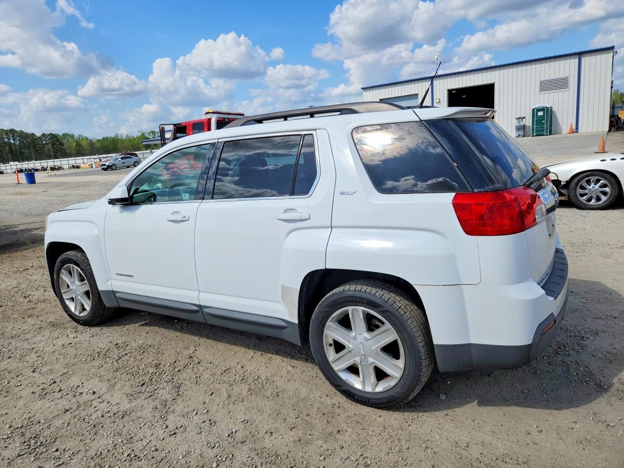 2011 GMC TERRAIN SLT photo 3