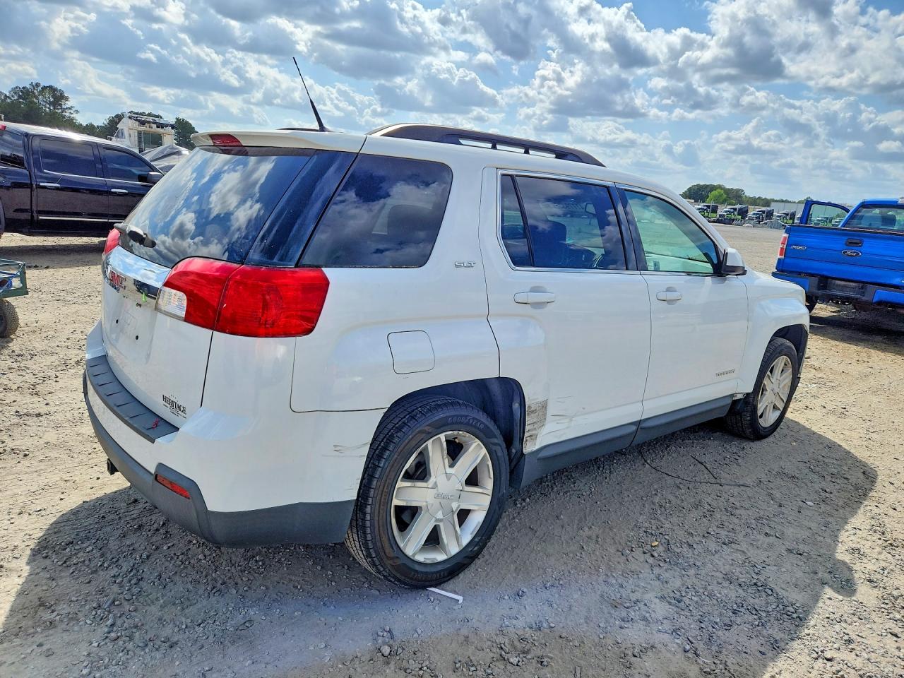 2011 GMC TERRAIN SLT photo 5
