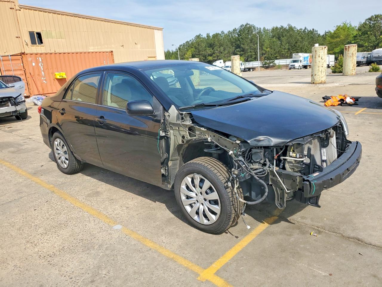 2013 TOYOTA COROLLA LE photo 4