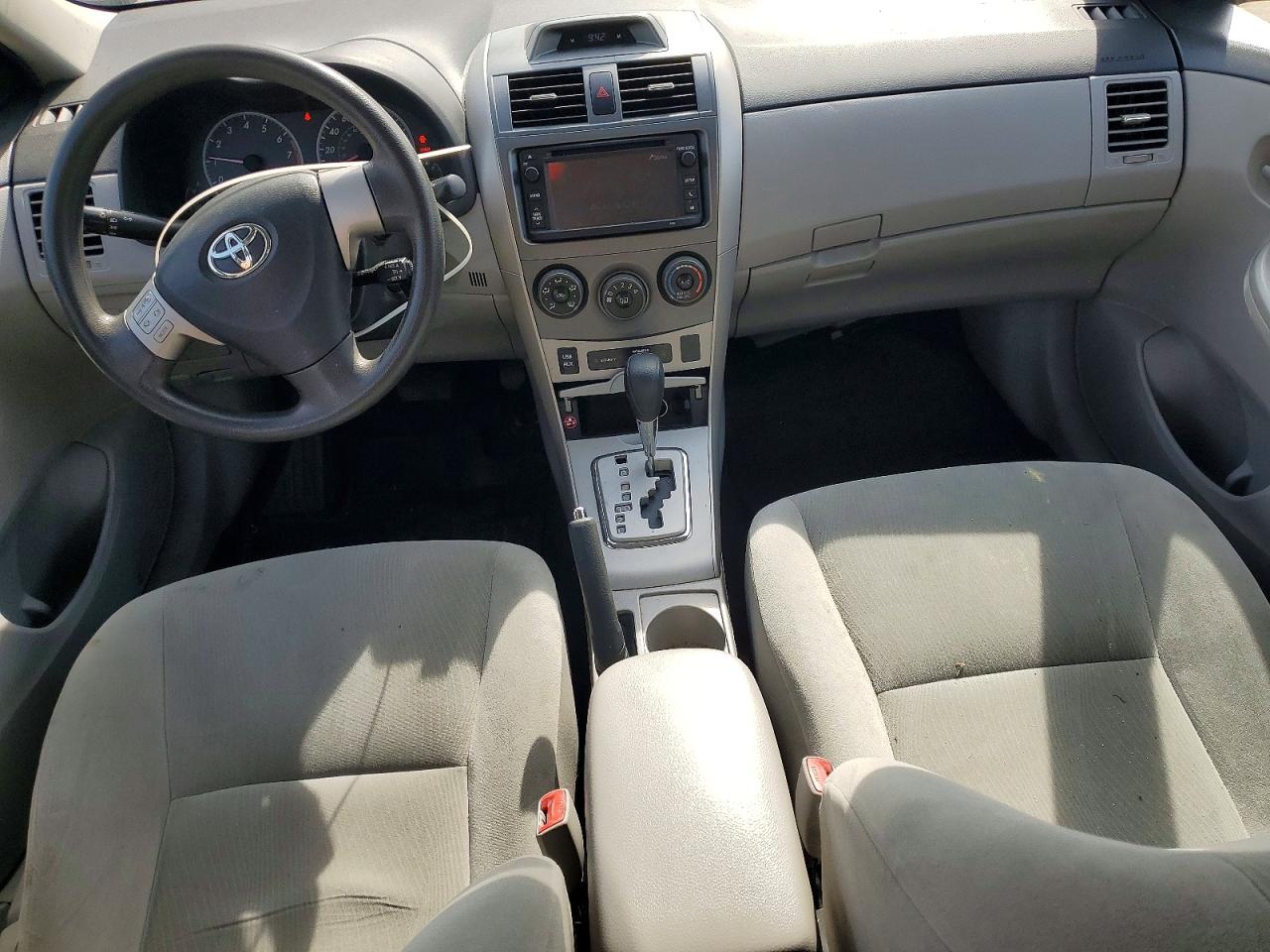 2013 TOYOTA COROLLA LE photo 8
