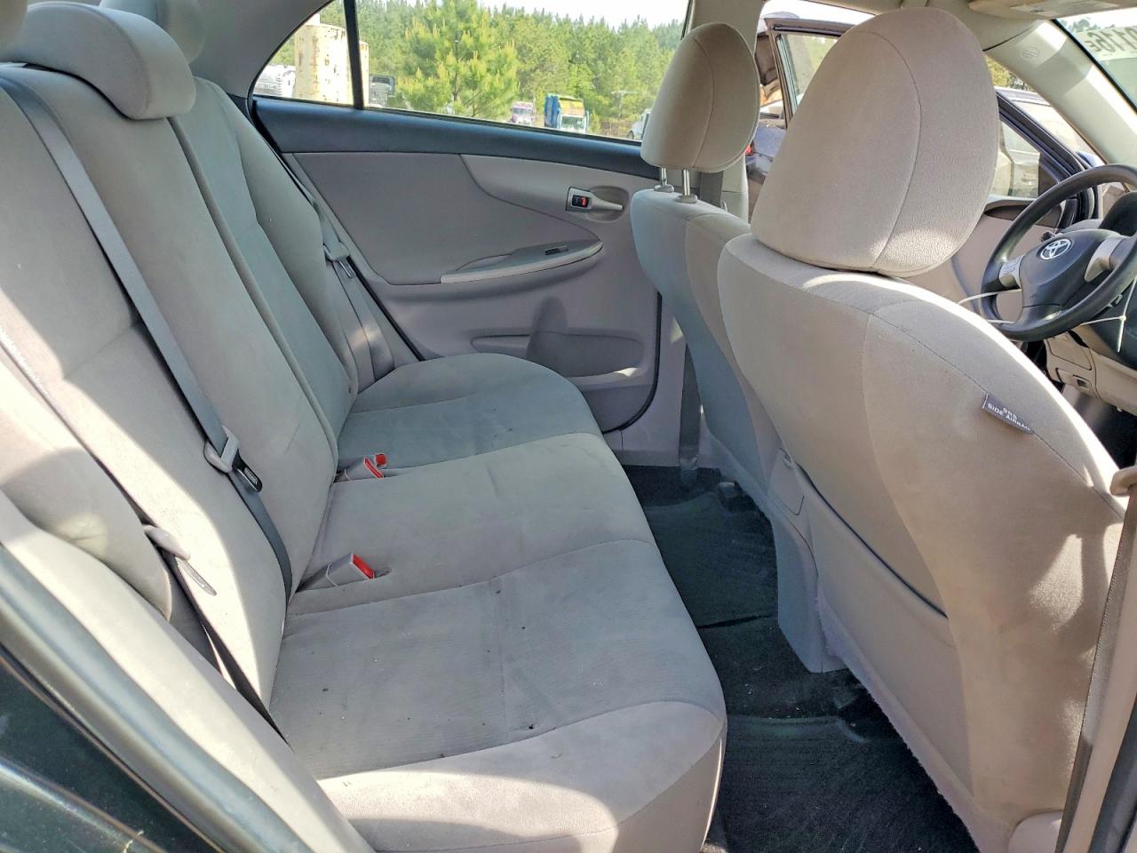 2013 TOYOTA COROLLA LE photo 10