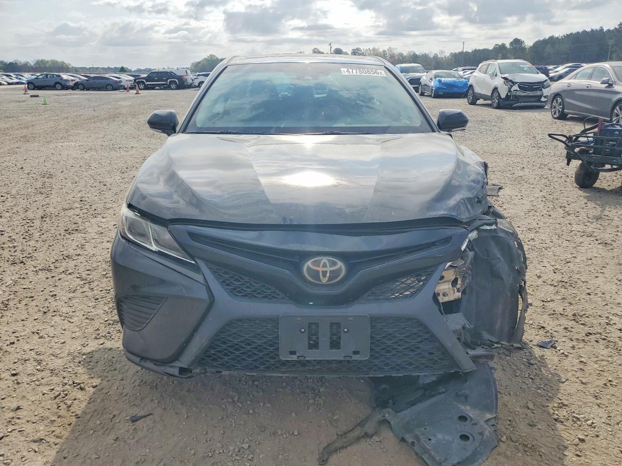 2018 TOYOTA CAMRY SE photo 9