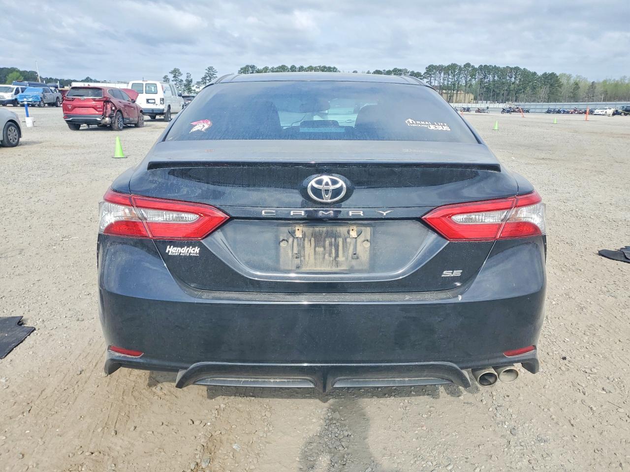 2018 TOYOTA CAMRY SE photo 11