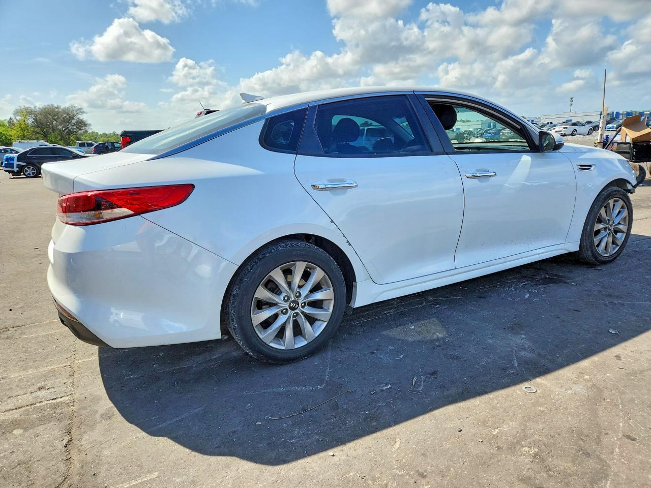 2017 KIA OPTIMA LX photo 5