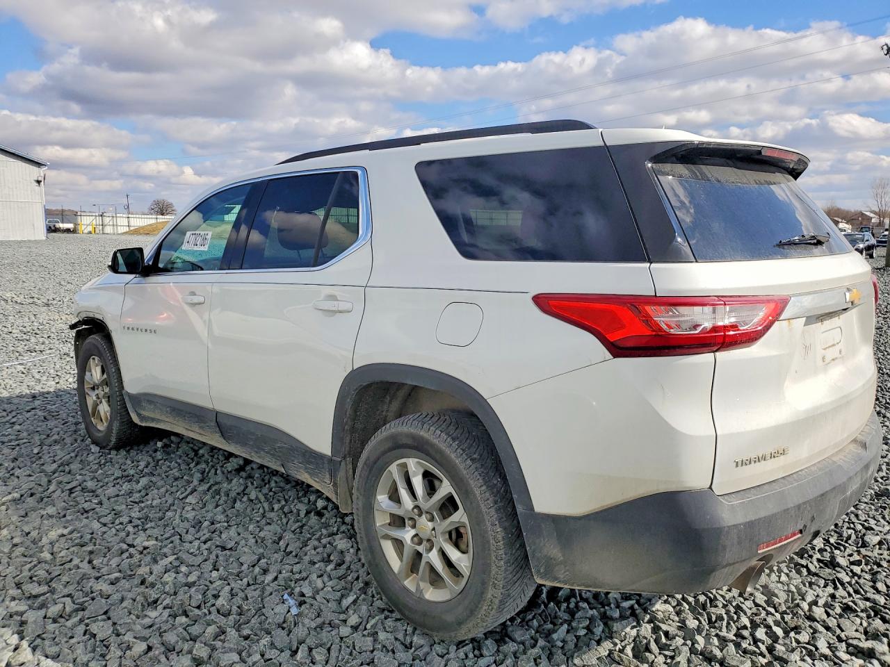 2019 CHEVROLET TRAVERSE LT photo 3