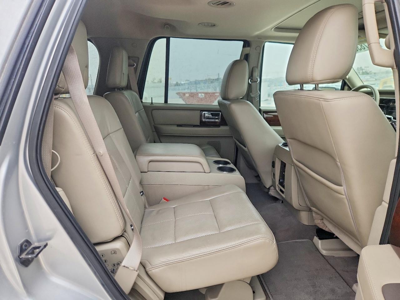 2013 LINCOLN NAVIGATOR photo 21