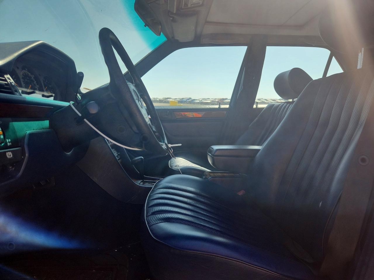 1993 MERCEDES-BENZ 300 D photo 13