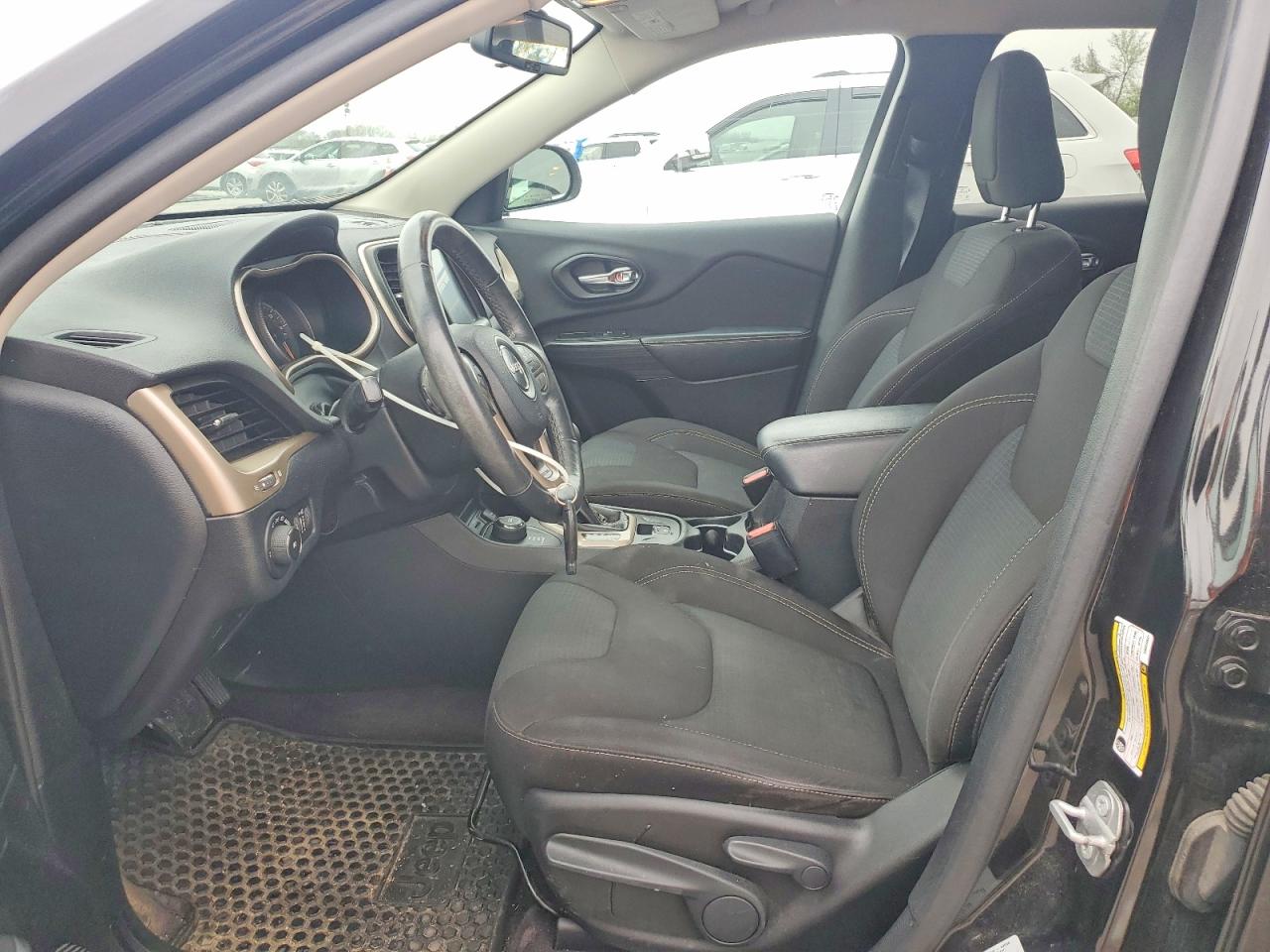 2016 JEEP CHEROKEE LATITUDE photo 19