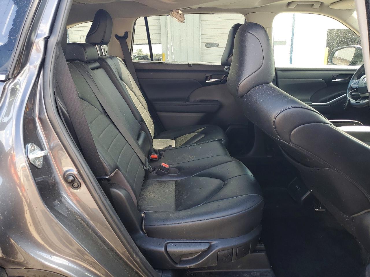 2023 TOYOTA HIGHLANDER XLE photo 31