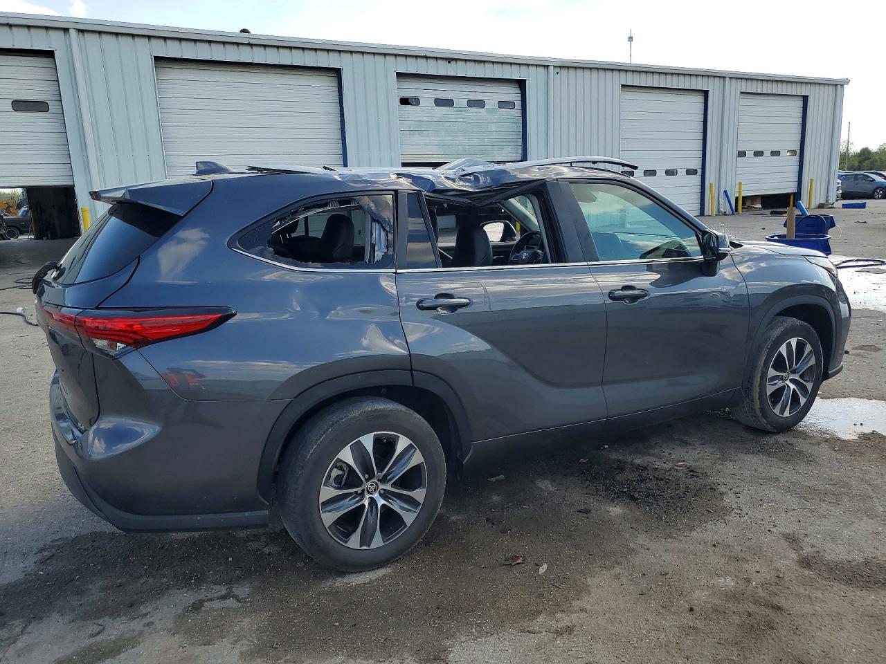 2023 TOYOTA HIGHLANDER XLE photo 7