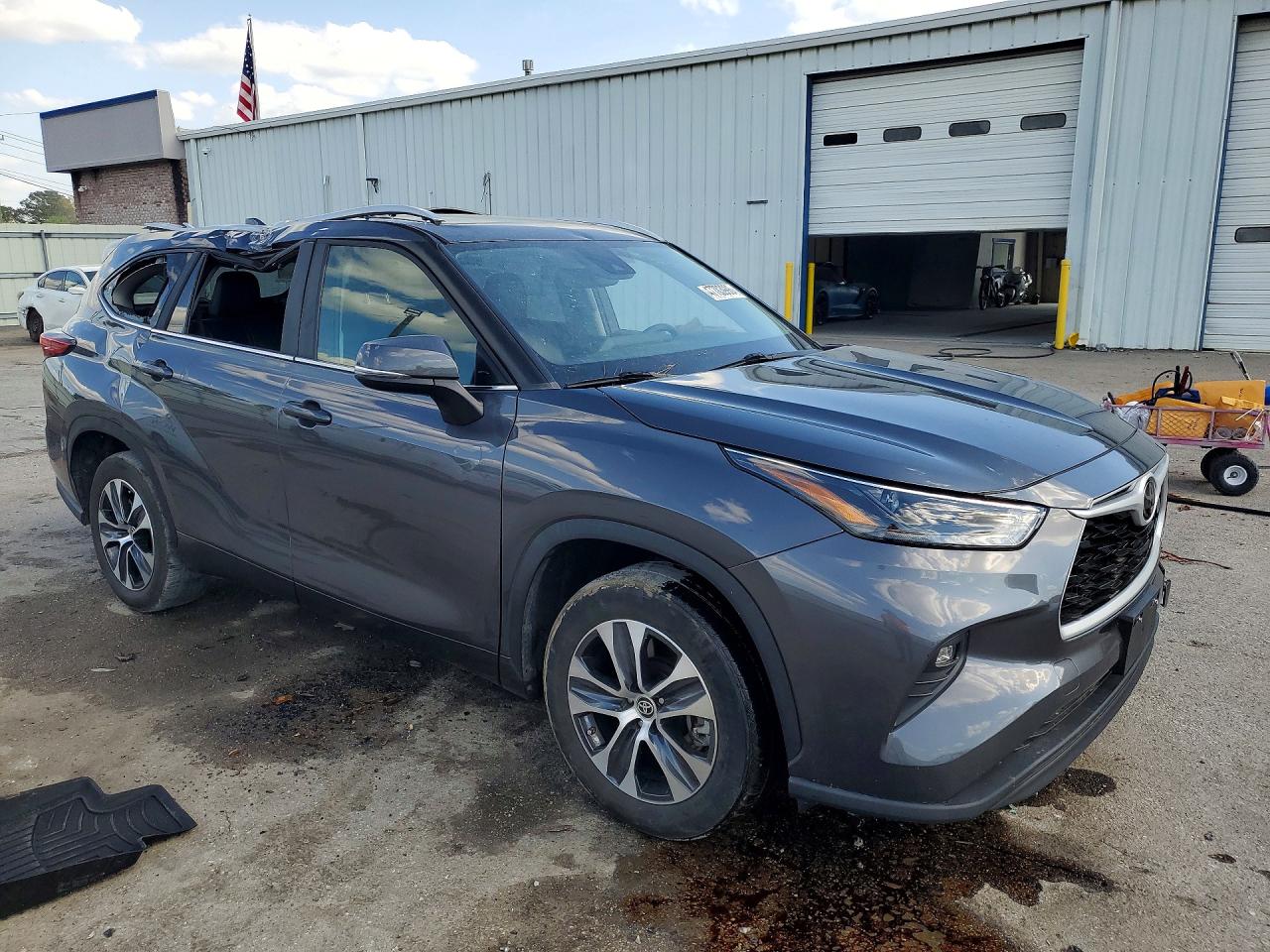2023 TOYOTA HIGHLANDER XLE photo 10