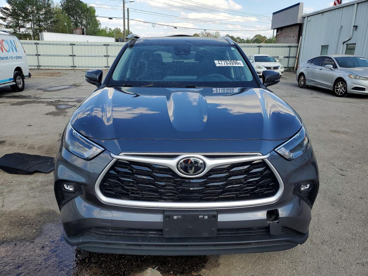 2023 TOYOTA HIGHLANDER XLE photo 13