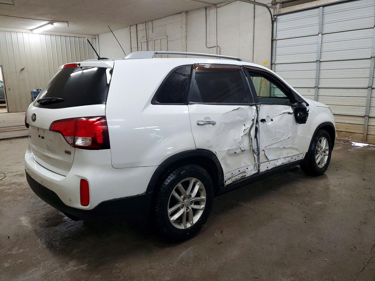 2015 KIA SORENTO LX photo 5