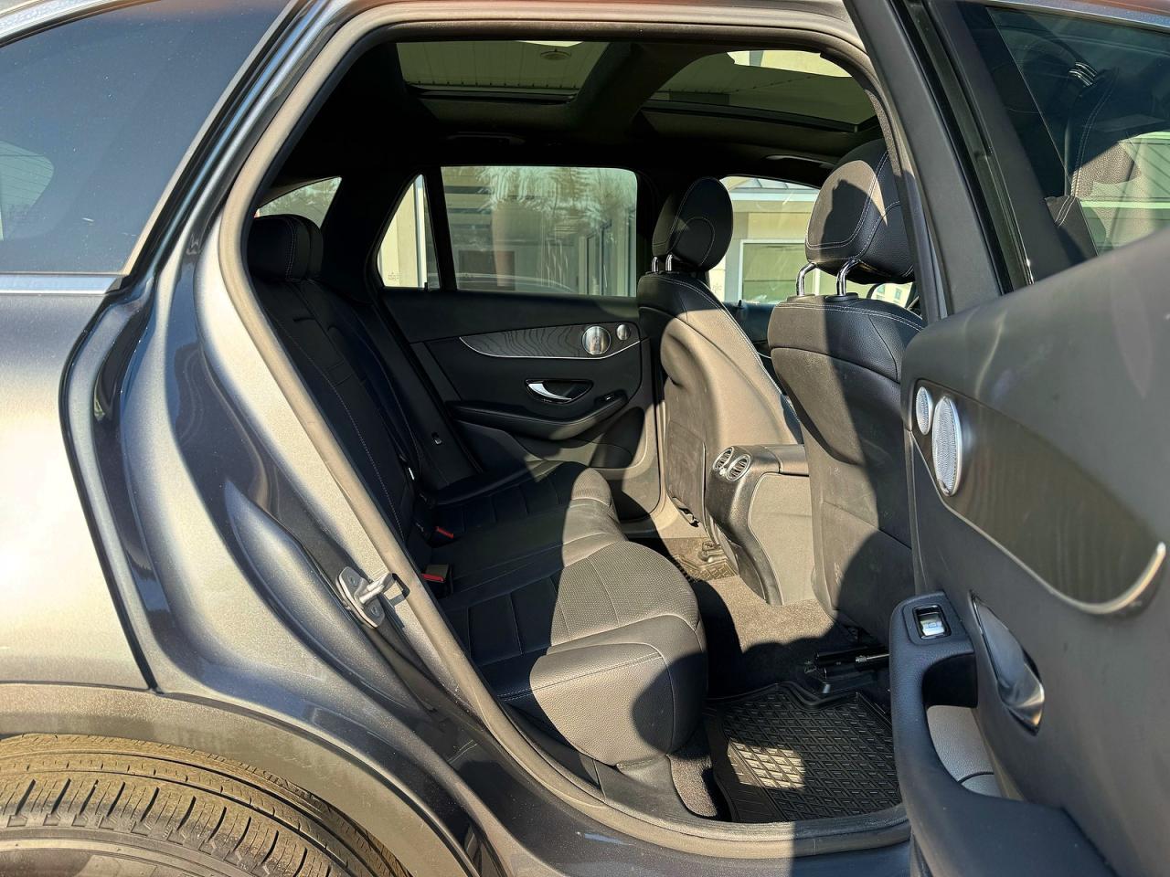 2017 MERCEDES-BENZ GLC 300 4MATIC photo 6