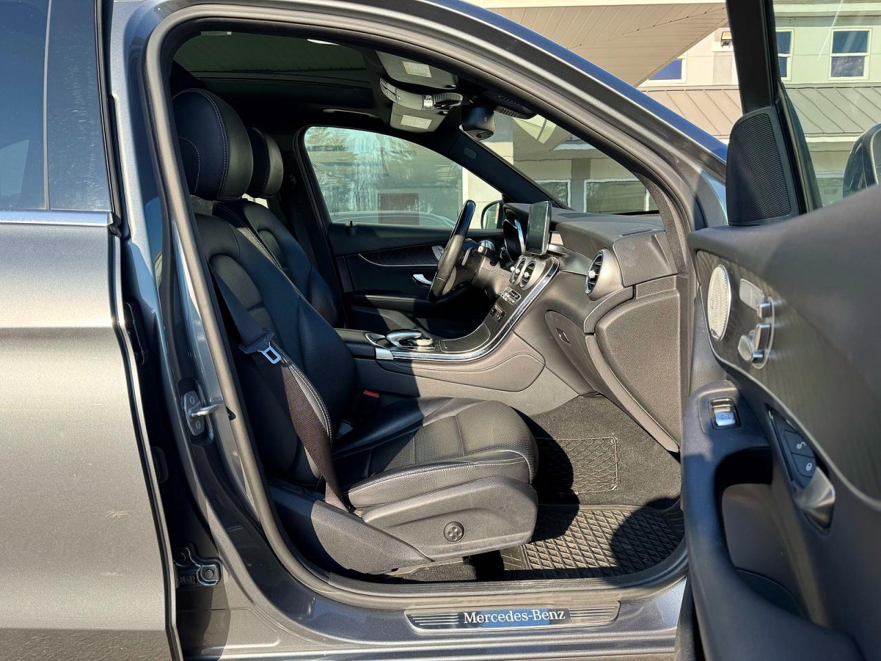 2017 MERCEDES-BENZ GLC 300 4MATIC photo 5