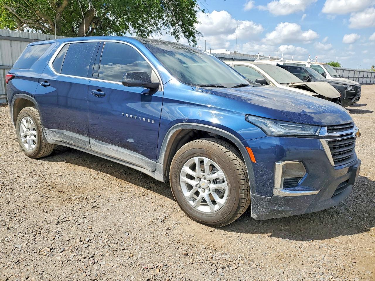 2023 CHEVROLET TRAVERSE LS photo 7