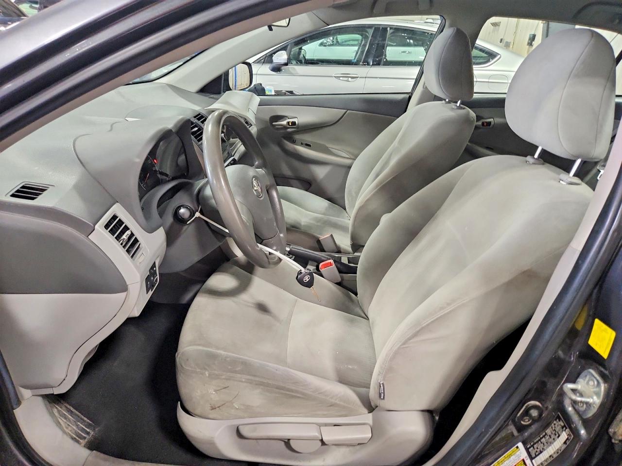 2010 TOYOTA COROLLA LE photo 13