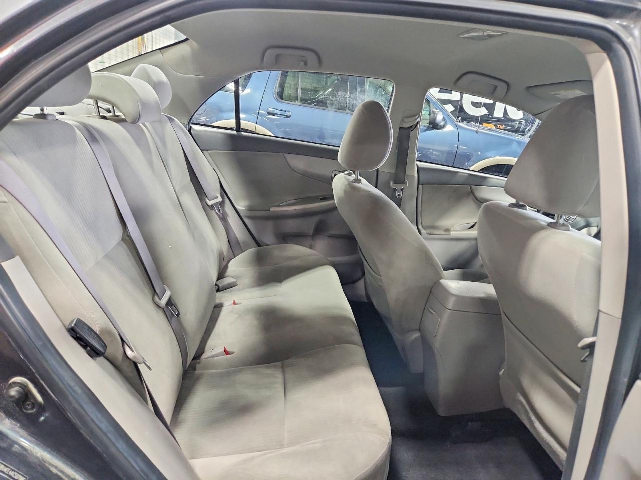 2010 TOYOTA COROLLA LE photo 19