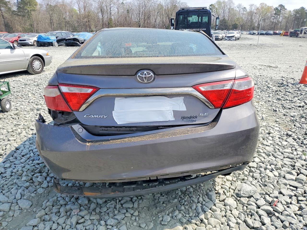 2016 TOYOTA CAMRY SE photo 6