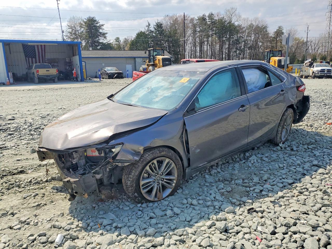 2016 TOYOTA CAMRY