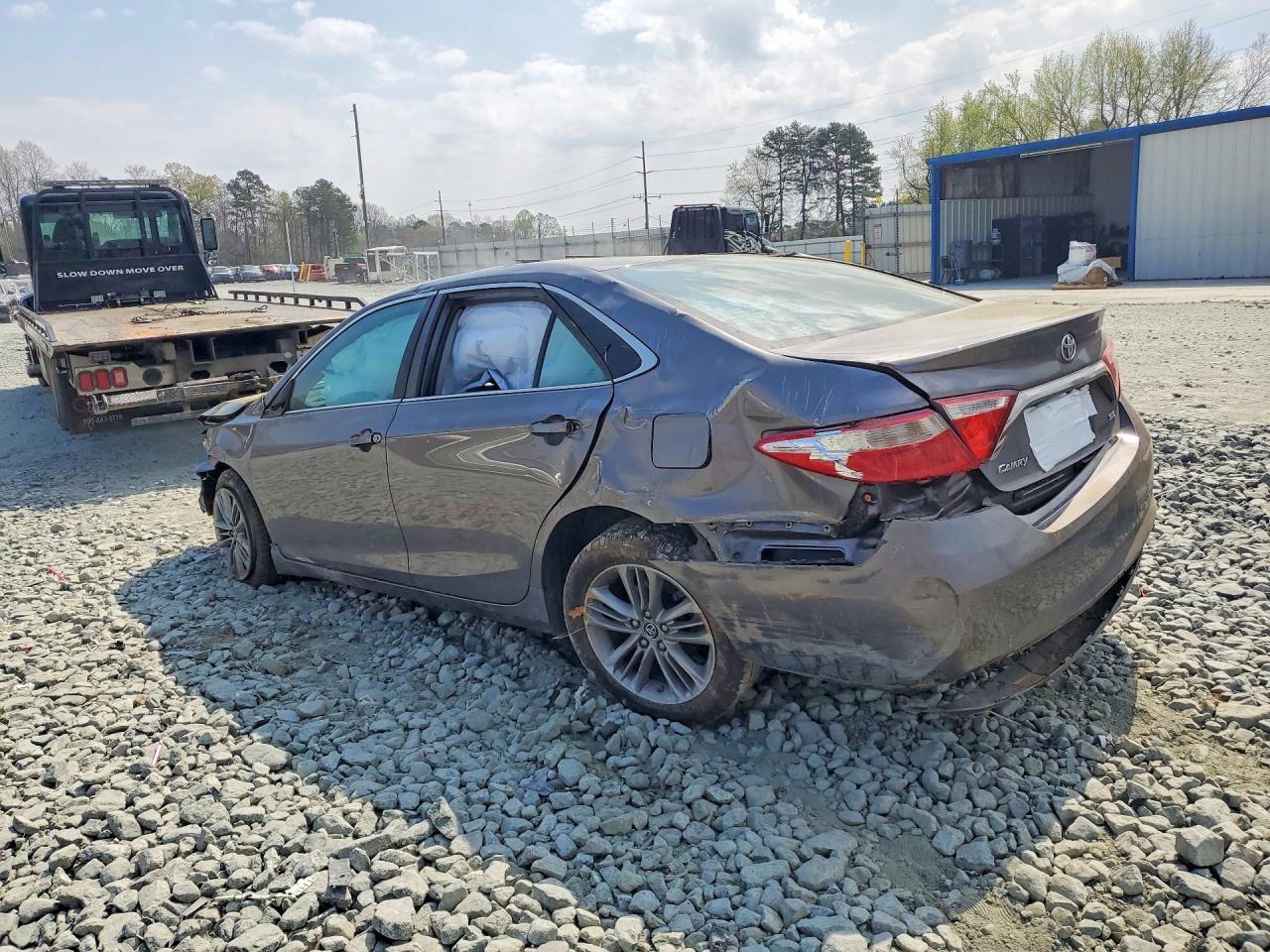 2016 TOYOTA CAMRY SE photo 2