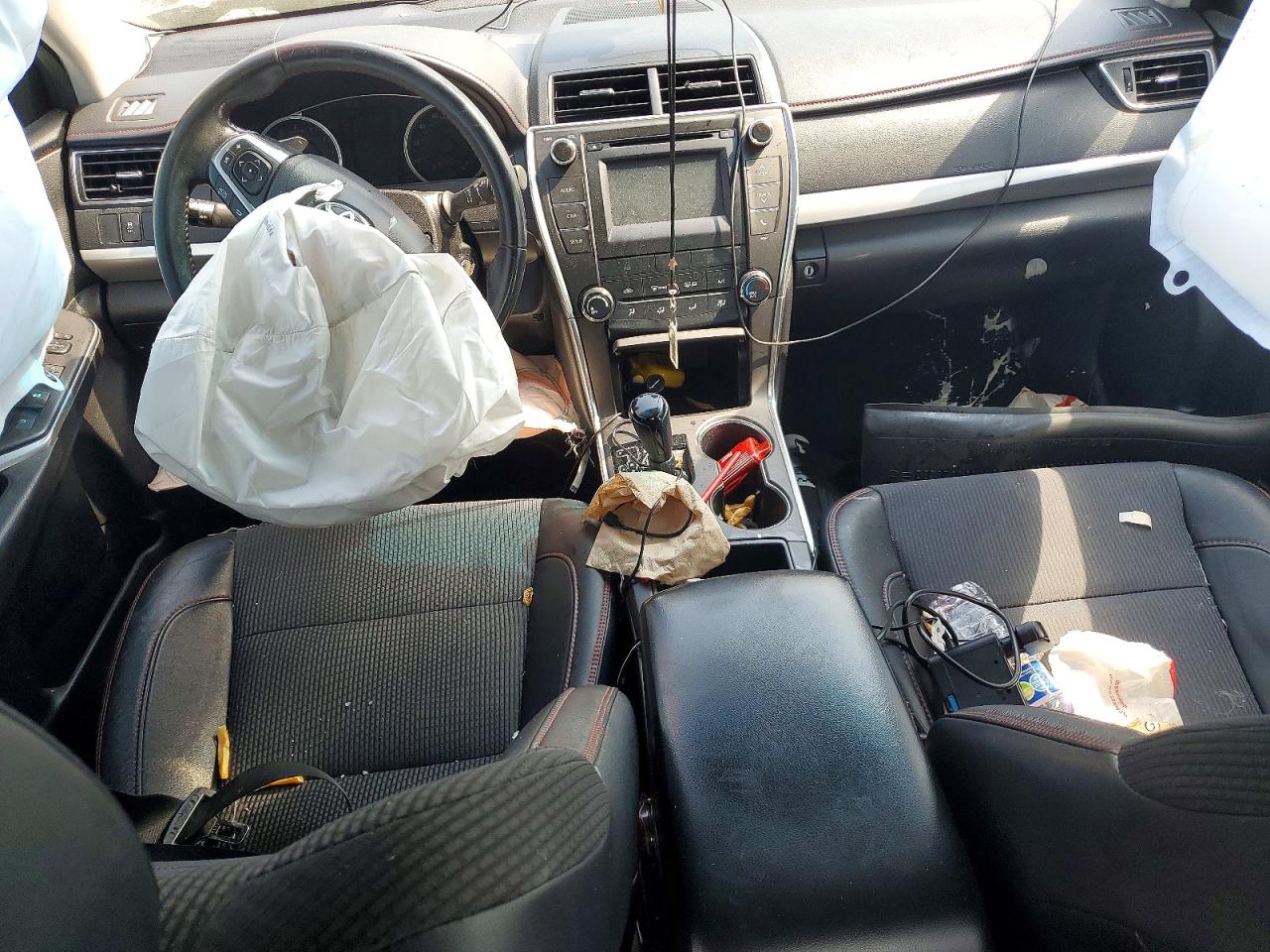 2016 TOYOTA CAMRY SE photo 8