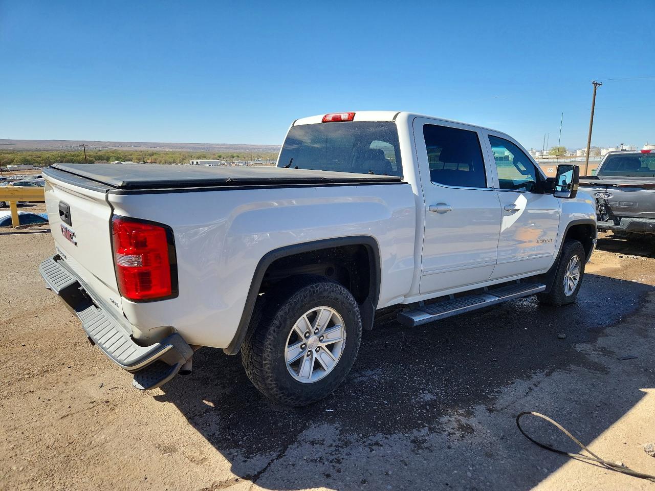 2014 GMC SIERRA K1500 SLE photo 3