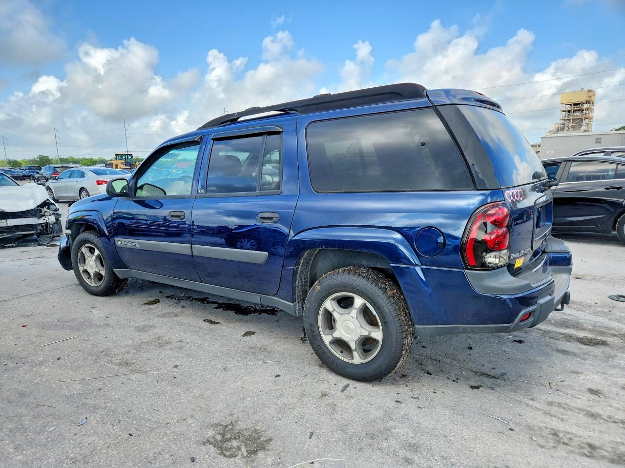 2004 CHEVROLET TRAILBLAZER EXT LS photo 2