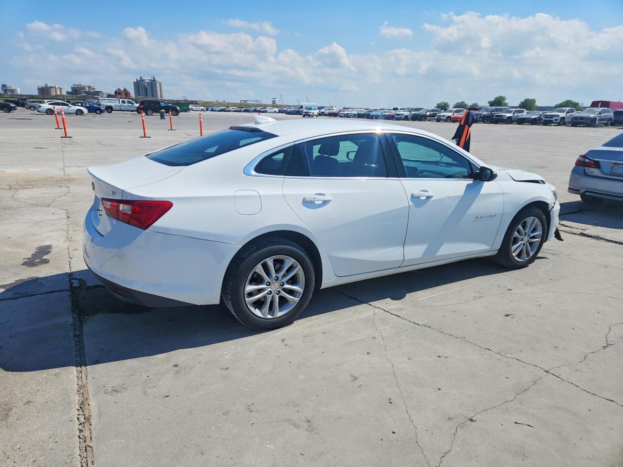 2018 CHEVROLET MALIBU LT photo 5