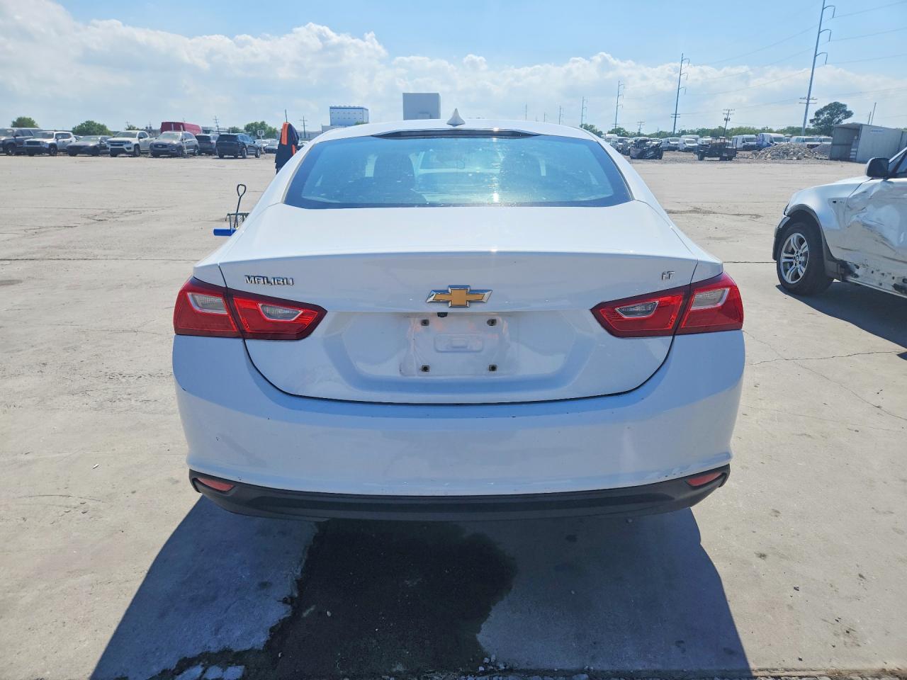2018 CHEVROLET MALIBU LT photo 11