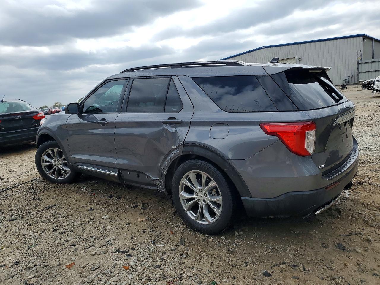 2021 FORD EXPLORER XLT photo 3