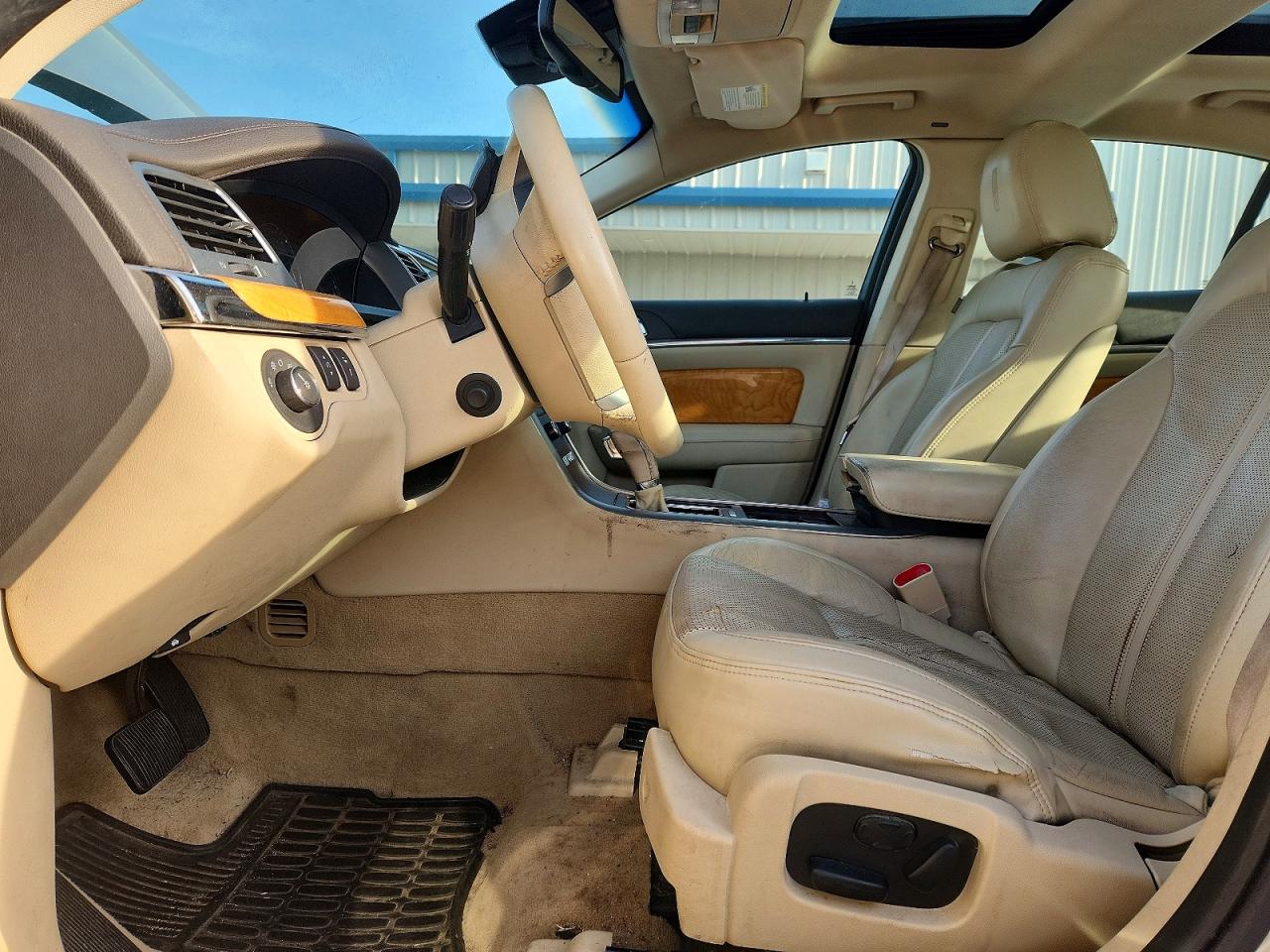 2010 LINCOLN MKS photo 13