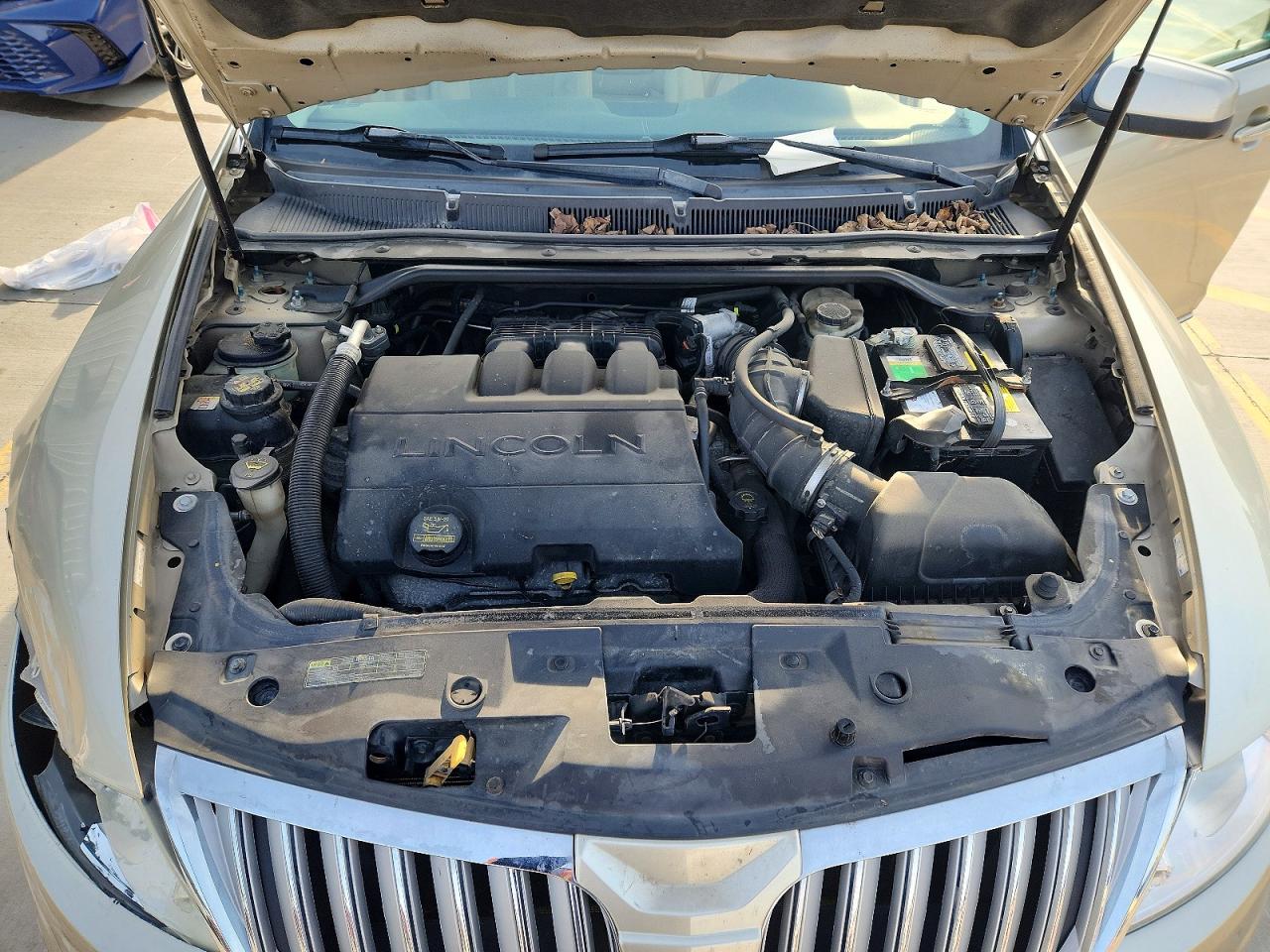 2010 LINCOLN MKS photo 21